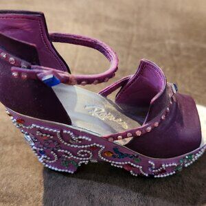 Mardi Gras Just the Right Shoe Figure